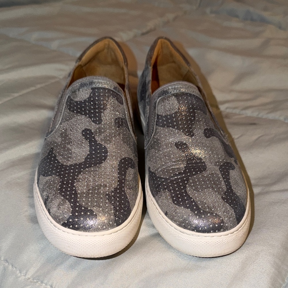 Trask sneakers lillian gray camo metallic size 9 womens